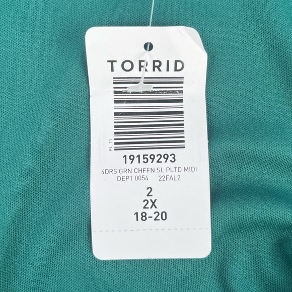 Torrid; Midi Chiffon Pleated Dress; Emerald Green Color; Mint Condition; 2XL - Picture 4 of 9